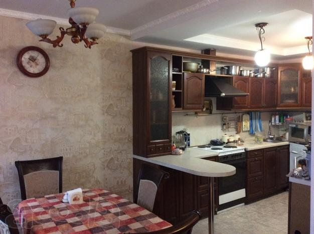 Продаётся 4х ком квартира.